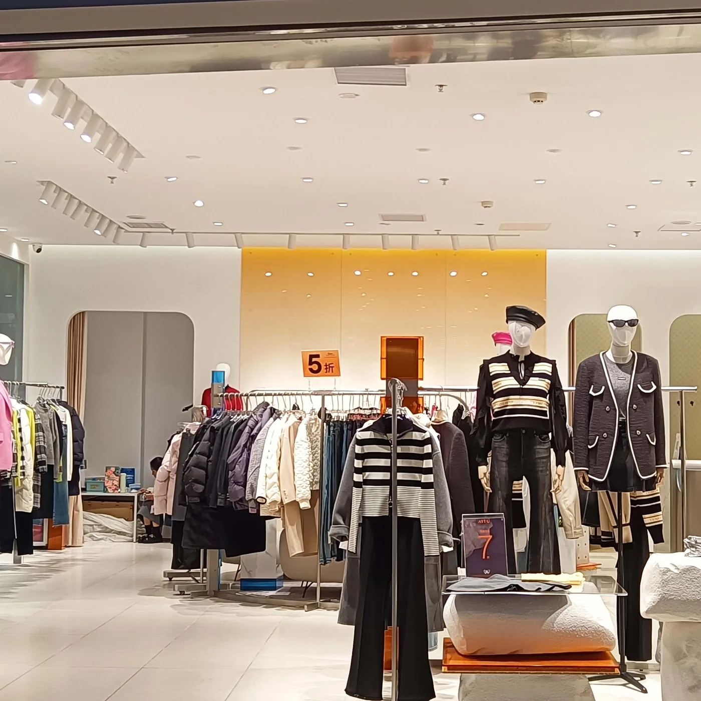 How LED Technology is Revolutionizing the Commercial Lighting Industry