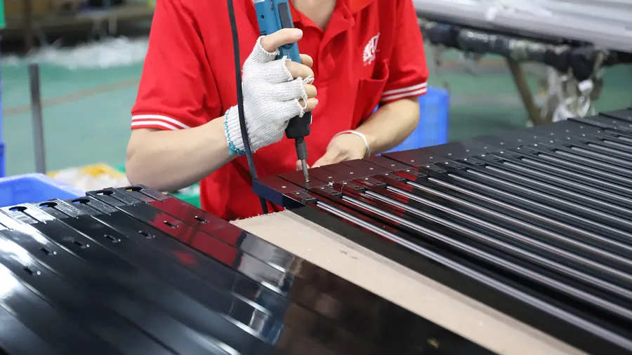 金皓泰修边模具